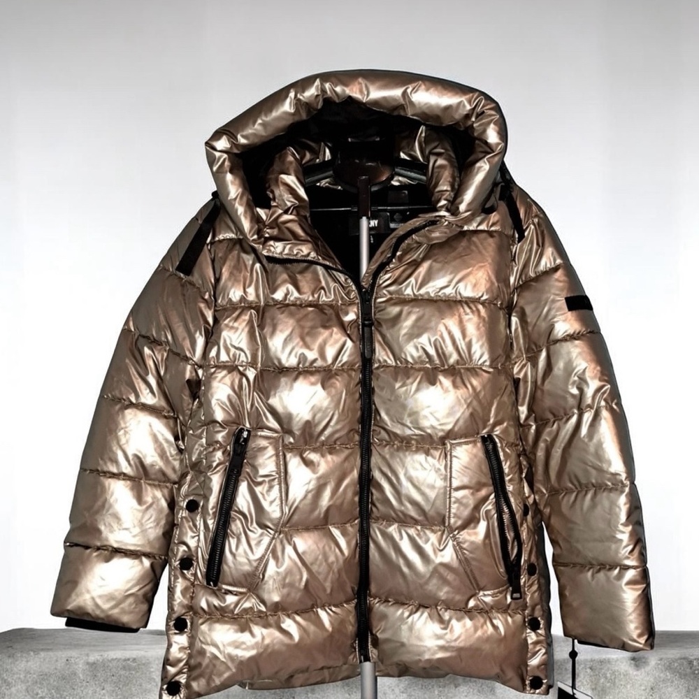 DKNY Metallic Gold Snap-Side Glossy Puffer Outerwear Jacket. NWOT Size XL